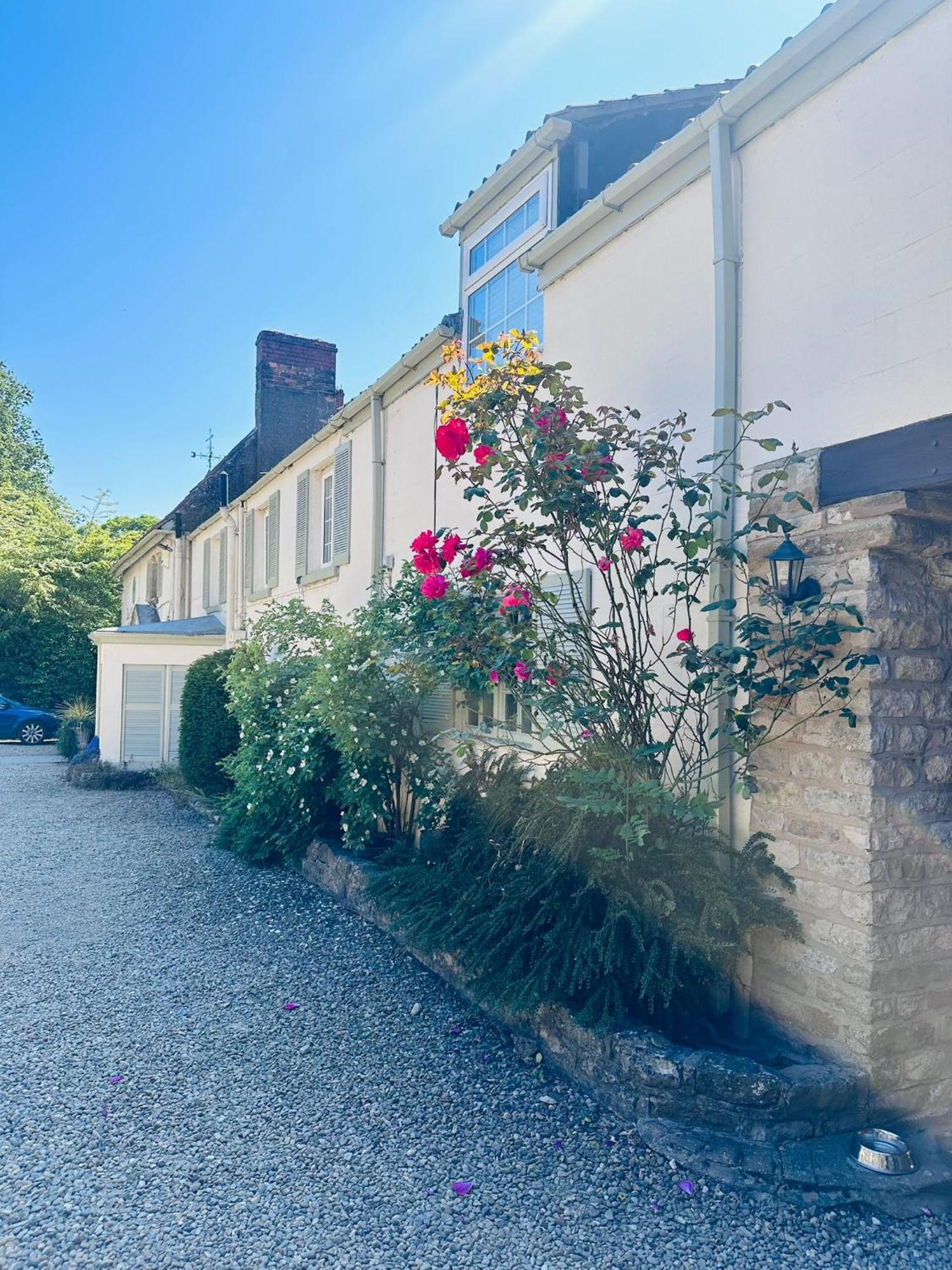 East Ayton Hotel, Hotel