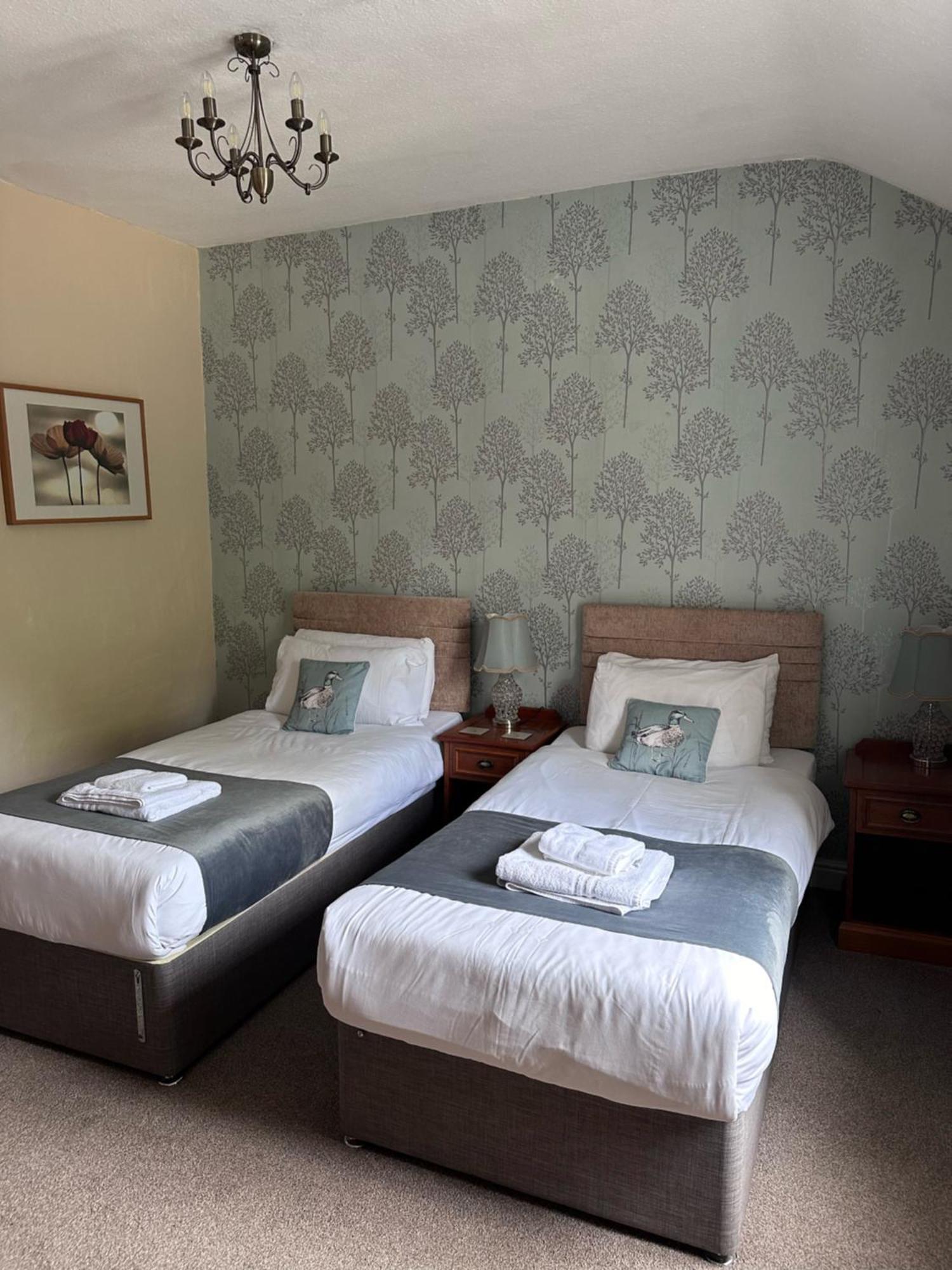 East Ayton Hotel, Hotel